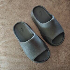 Kids Yeezy Slides